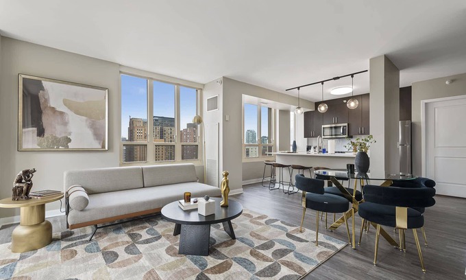 Rush and Division Apartment | Group Ideal Home: 2x 2BR, Balcony, Prime Location