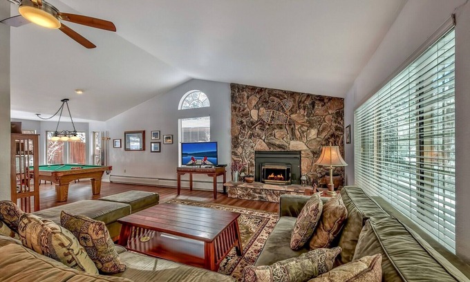 Lower Kingsbury House | GS115-Pool Table, Hot Tub & Close to Casinos/Beach