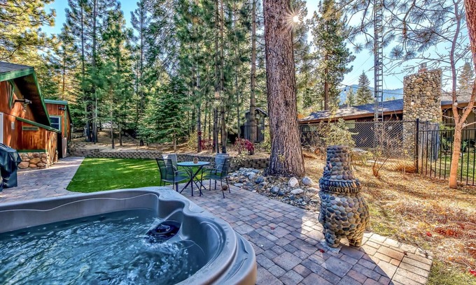 Lower Kingsbury House | GS117.Stateline Ski Cabin: 3 BR, 2 BA House in Stateline, Sleeps 6