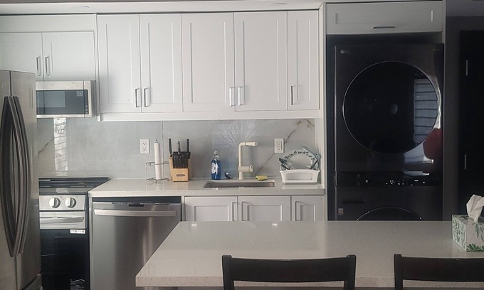 Queen Street Corridor House | GTA apartmentnNear Airport