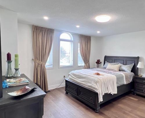 Whitby House | GTA Cozy Queen Bedroom Retreat