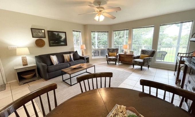New Braunfels Condo | Guadalupe Dew Drop Inn |Pools | Monthly Discounts