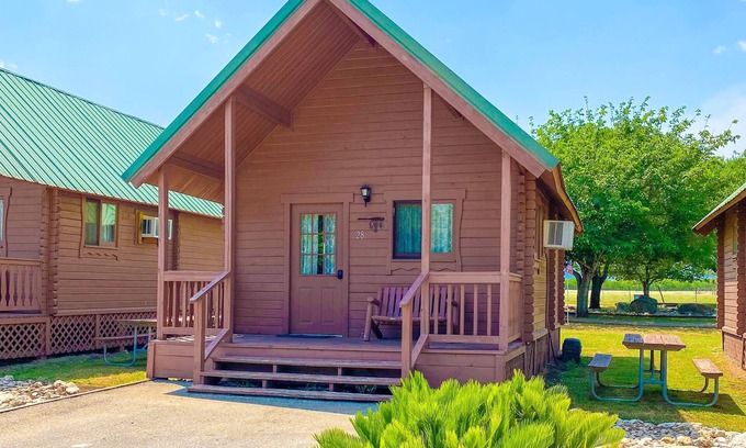 New Braunfels Cabin | Guadalupe River Lofted Cabin