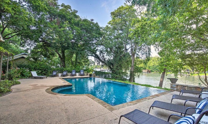 Seguin House | Guadalupe River Paradise with Hot Tub, Dock and Kayaks