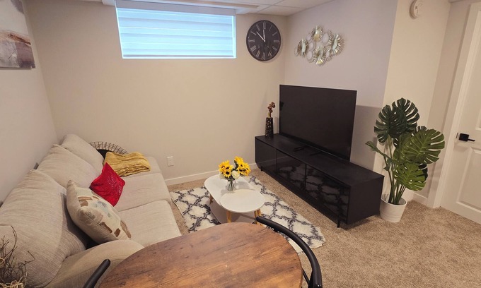 Fort Gary House | Guest Basement suite in Winnipeg