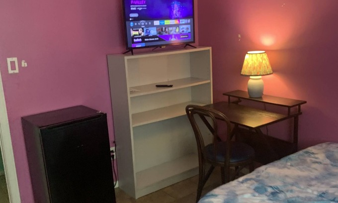 Northwest Pensacola House | Guest Bedroom at Rainbow's End