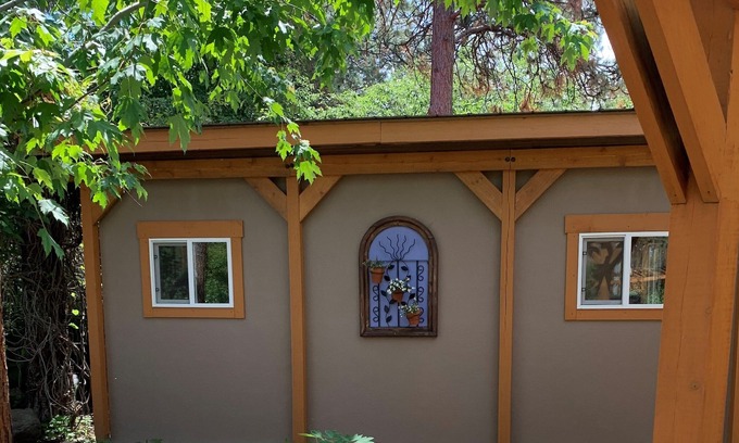 Central Okanagan Cottage | Guest cottage nested in forest- near to golf , zoo, airport.
