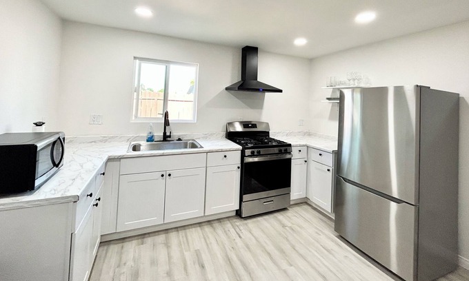 Norwalk House | Guest house 1bed-1bath in between DTLA and Orange County.