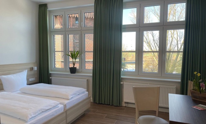 Pasewalk Bed & Breakfast | Guest house apartment 102 - Lokschuppen Pasewalk- guest houses with double rooms, single rooms and