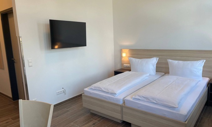 Pasewalk Bed & Breakfast | Guest house apartment 108 - Lokschuppen Pasewalk- guest houses with double rooms, single rooms and
