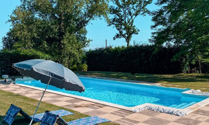 Angoume House | Guest House 'Chambre D'hote Albizia' with Mountain View, Wi-Fi and Air Conditioning