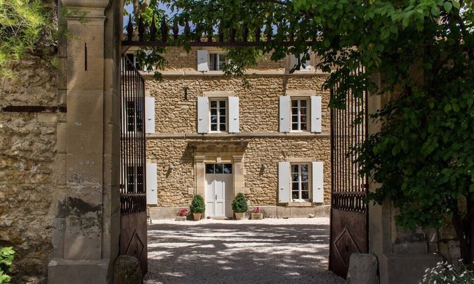 Colonzelle House | Guest House 'Corail' with Shared Pool, Shared Terrace and Wi-Fi