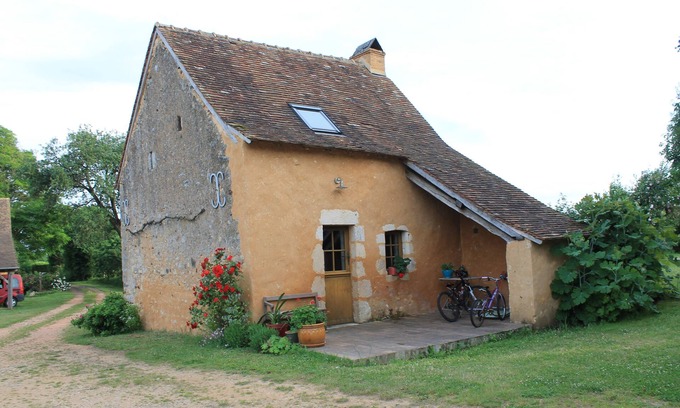 Asnieres sur Vegre House | Guest house in character village of Asnières sur vègre (near Solesmes)