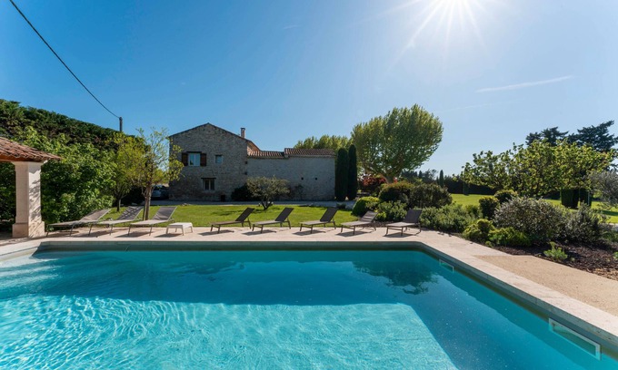 Caumont-sur-Durance House | Guest House 'Mas De Charme' with Private Pool, Private Garden and Wi-Fi