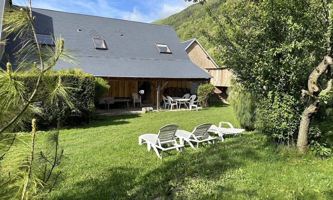 Saint-Jean-de-Vaulx House | Guest House 'Chambre 5' with Shared Terrace, Private Garden and Wi-Fi