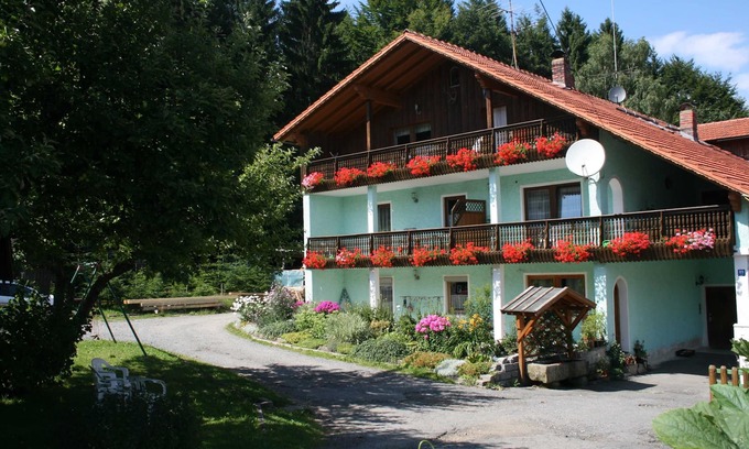 Sankt Oswald-Riedlhuette Apartment | Guest house in a quiet location on the edge of the forest in the Bavarian Forest National Park