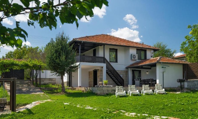 Ivanovo House | Guest House Intrigue