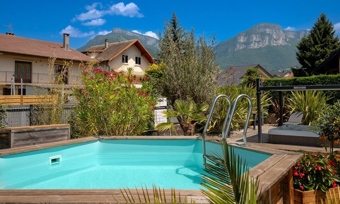 Barberaz Apartment | Guest House 'La Suite Des Sommets' with Shared Pool, Shared Terrace and Air Conditioning