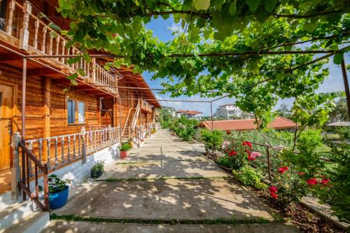 Qazim Pali House | Guest House Luiza