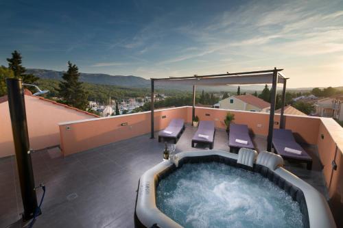 Vrboska House | Guest House Marinna