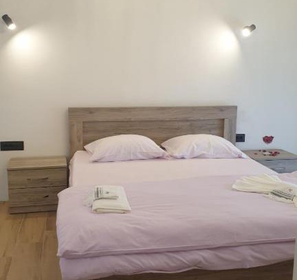 Gjerana House | Guest House Muslica