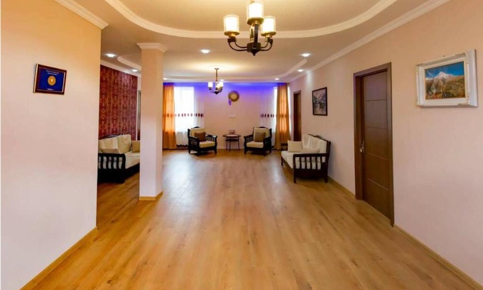 Gergeti House | Guest House Sandro