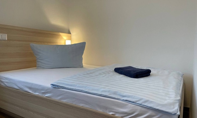 Pasewalk Apartment | Guest house single room 203 - Lokschuppen Pasewalk- Guest houses with double rooms, single rooms and