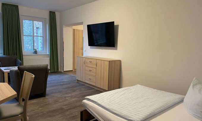 Pasewalk Bed & Breakfast | Guest house vacation apartment - 105 - Lokschuppen Pasewalk- Guest houses with double rooms, single rooms and