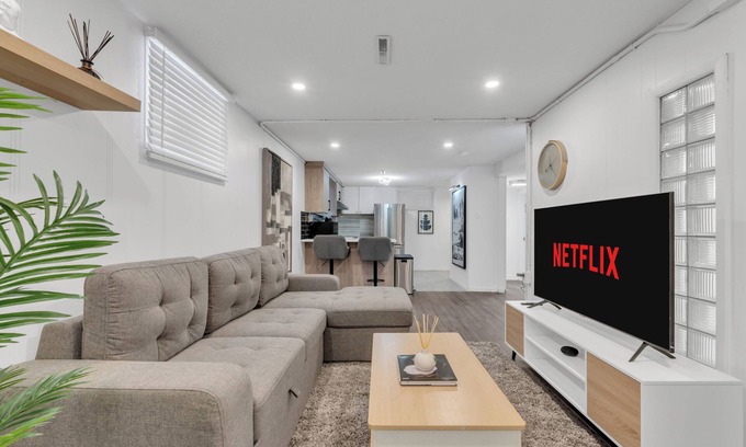 Northwest Calgary House | Guest Luxury Suite: Steps to Calgary DT, River & Hospital