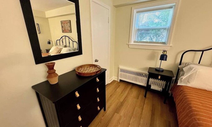 Oak Park Apartment | Guest Nest River Forest RF 101 2BR Laundry Pets OK