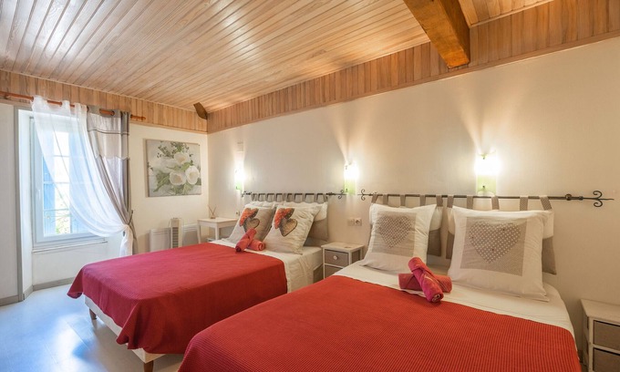 Marennes Bed & Breakfast | Guest Room 'Coup De Cœur' with Shared Terrace, Private Garden, and Wi-Fi