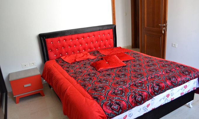 Hammam Sousse House | guest room 2 persons black/red