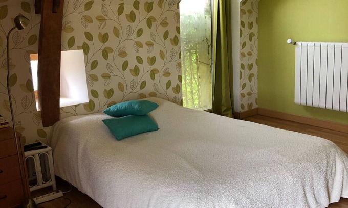 Durtal Bed & Breakfast | Guest Room 'Cocon' with Shared Garden and Wi-Fi