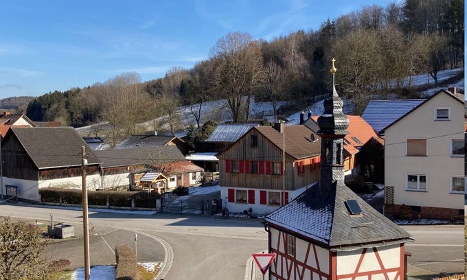Weismain House | Guest room in yoga school on the edge of the forest