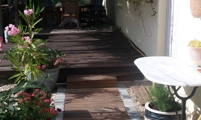 Surzur Bed & Breakfast | Guest Room 'Le Rockin' Chair - L'Hirondelle'