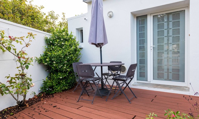 La Trinite-sur-Mer Bed & Breakfast | Guest Rooms 'La Trinité-sur-mer' with Private Terrace, Shared Garden and Wi-Fi