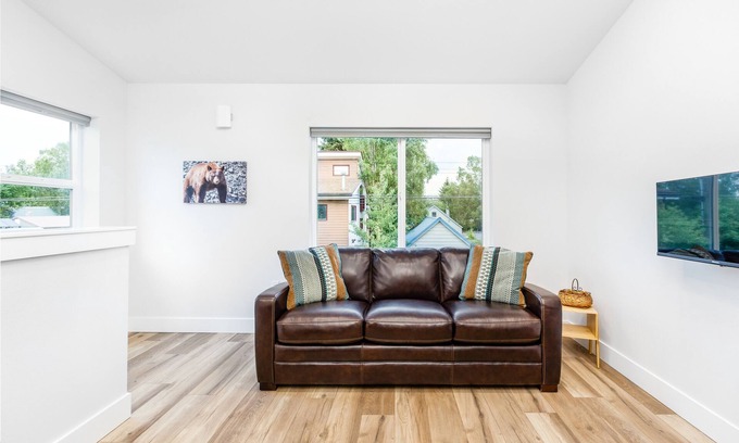 South Addition House | Guest suite in a prime location blocks from downtown with WiFi & W/D