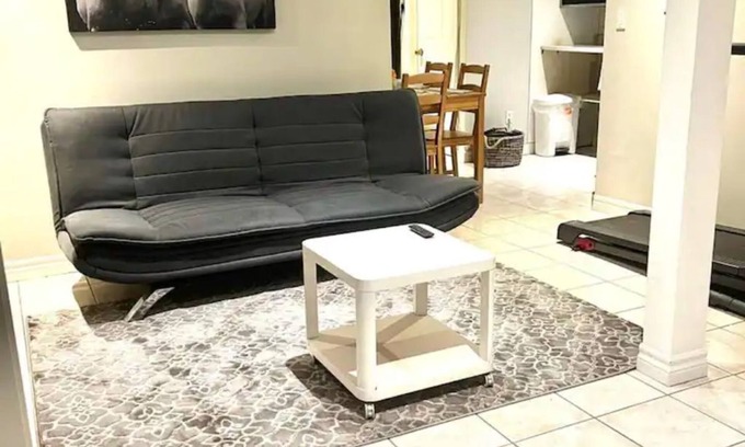 Hurontario Apartment | Guest Suite in Mississauga