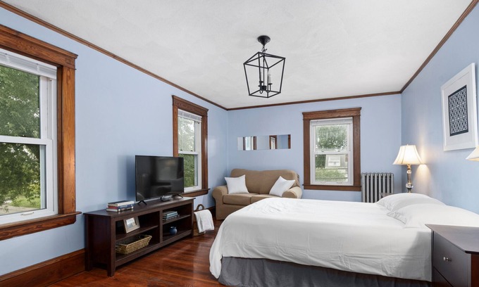 East Providence Apartment | Guest Suite in Family Neighborhood - 10 min to Providence