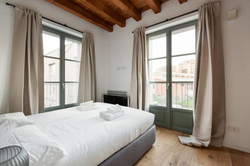 Barona Apartment | GuestHost - Modern Apartment in Milan with Balcony