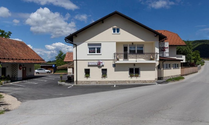 Zerovnica House | Guesthouse & Apartments PRI STANI