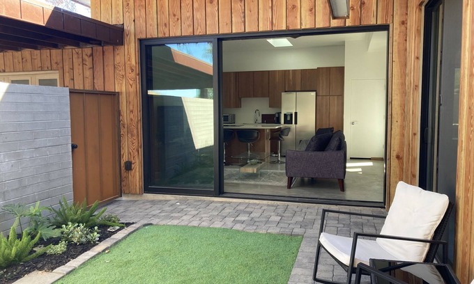 Paradise Gardens House | Guesthouse ~Beautiful private Paradise gated Garden courtyard & Mountain Views n