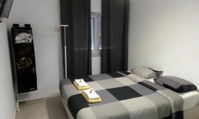 Corroios House | GuestHouse Marialva Park