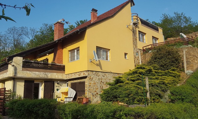 Sukoro House | Guesthouse with lake views on Lake Velence, nature in a romantic country house