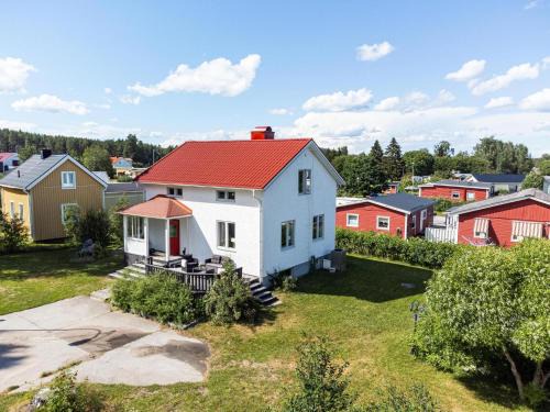 Pitea Villa | Guestly Homes - 4BR Villa with 3 Levels & Sauna