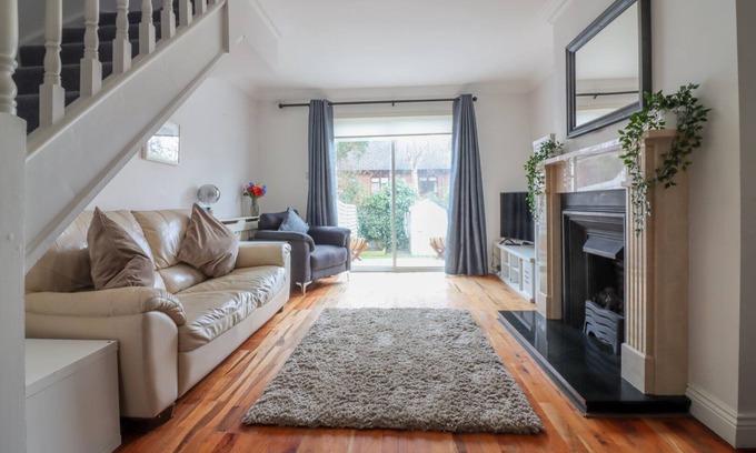 Merrion Apartment | GuestReady - Coastal Charm near Sandymount Beach