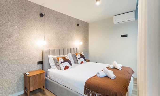 Mafamude Apartment | GuestReady - Khaki Roof