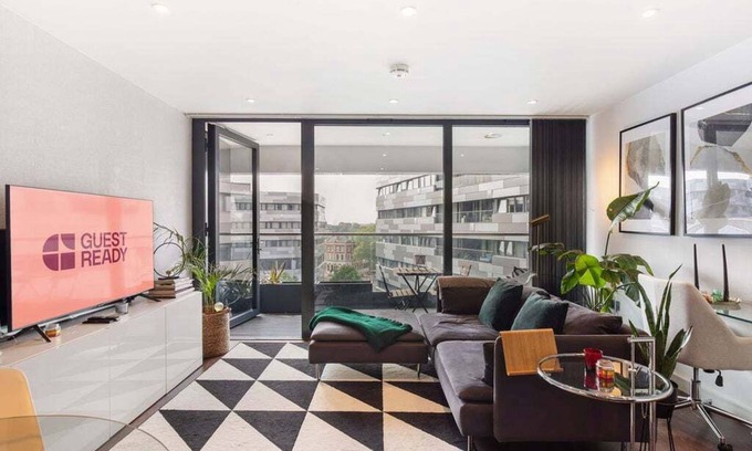 Peninsula Apartment | GuestReady – Modern Escape Near Greenwich