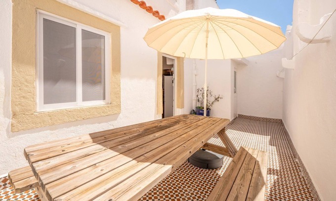 Linda-a-Velha House | GuestReady - More than words near Jerónimos