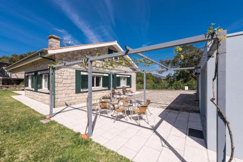 Moledo House | GuestReady - Paracoba House